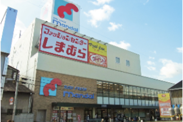 写真：万代史上最大規模の新渋川店
