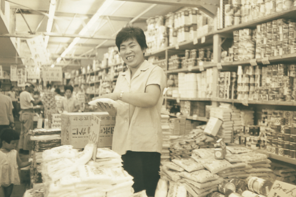 写真：食料品売場